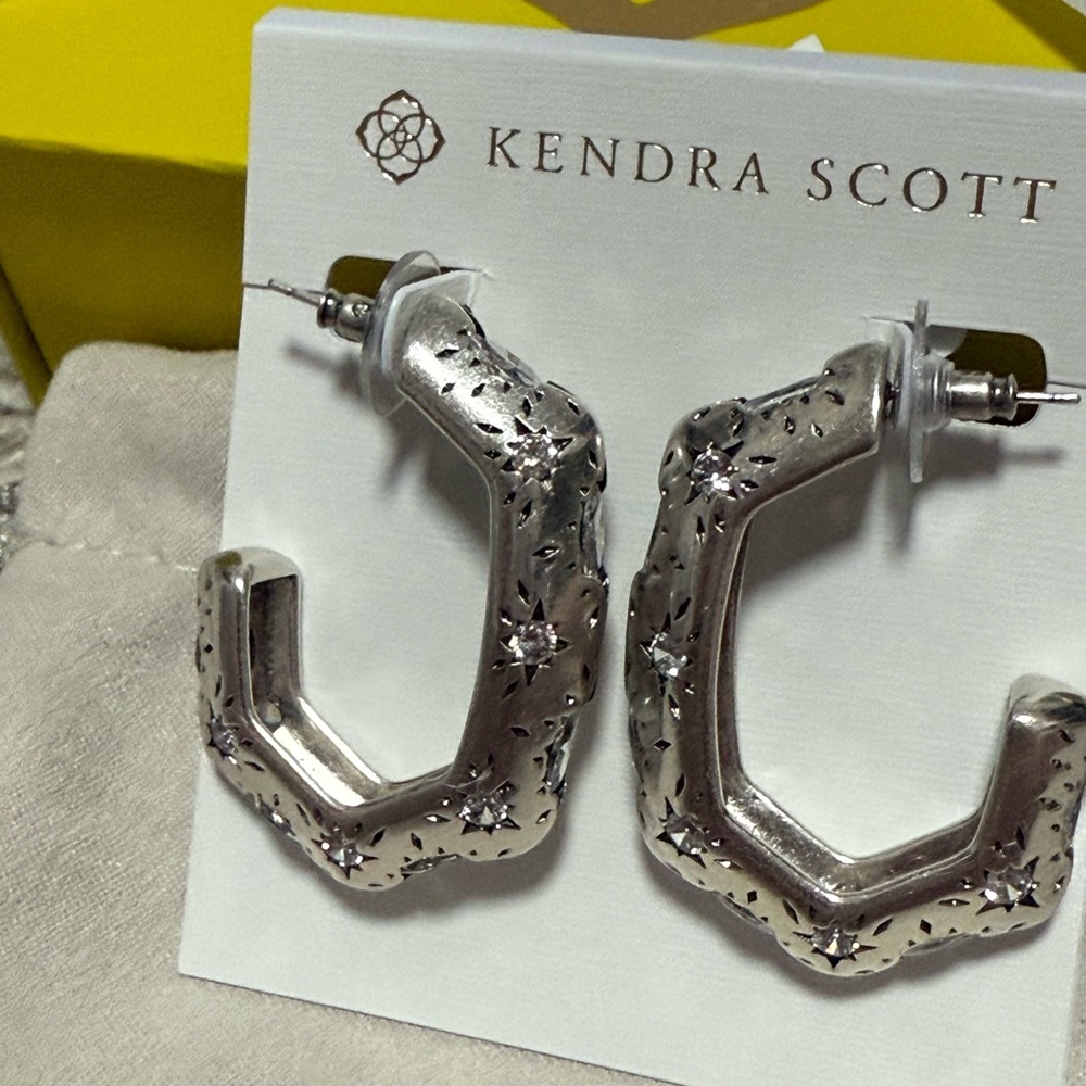 NWT Kendra Scott Holland Vintage Silver Hoop Earrings In White Crystal - Picture 7 of 10